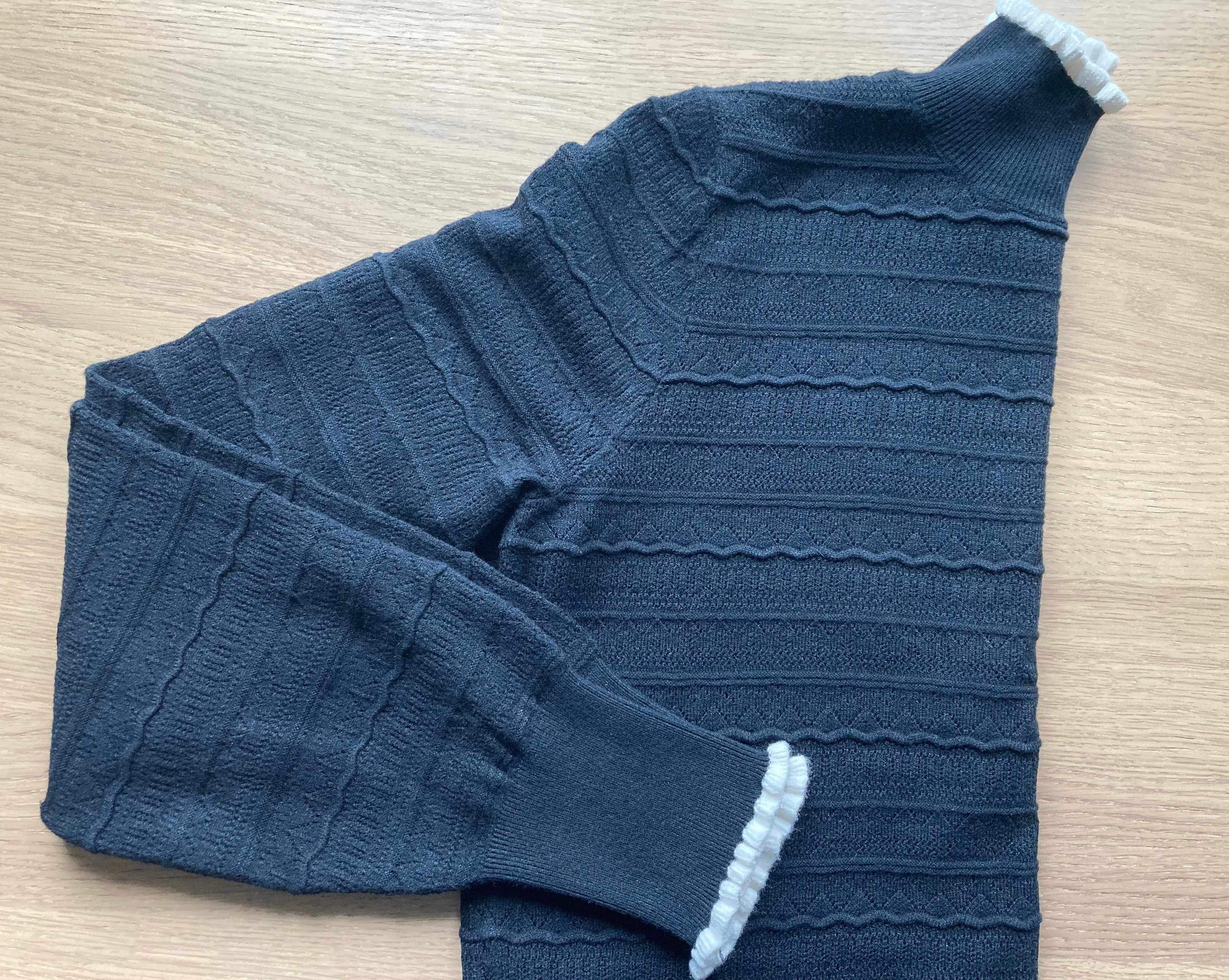 Black Light Sweater by Simons, Size 12 , Kids 12 & 14 (large)