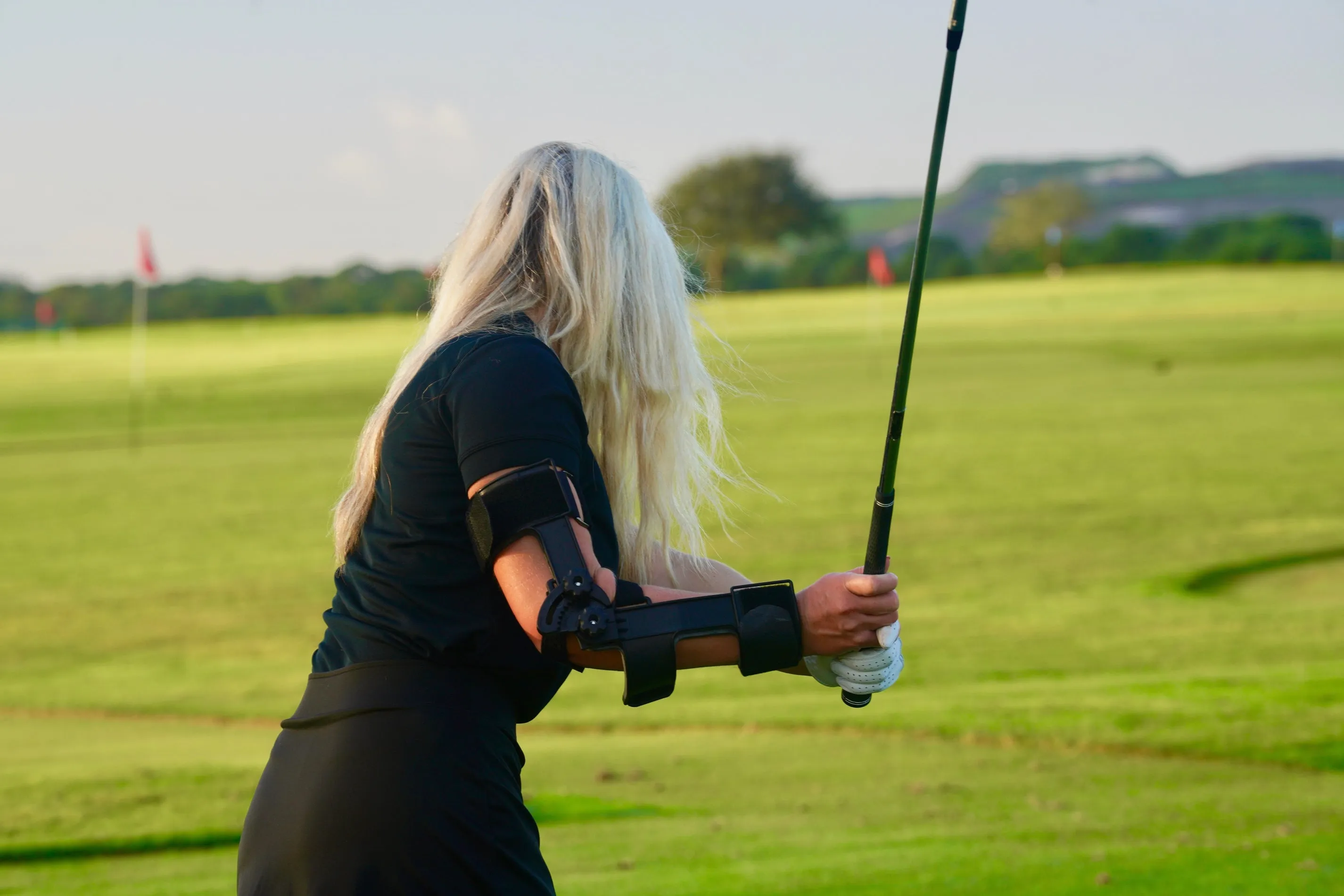 Right Angle 2 Golf Swing Elbow Brace. Full Swing & Short Game Golf Training Aid