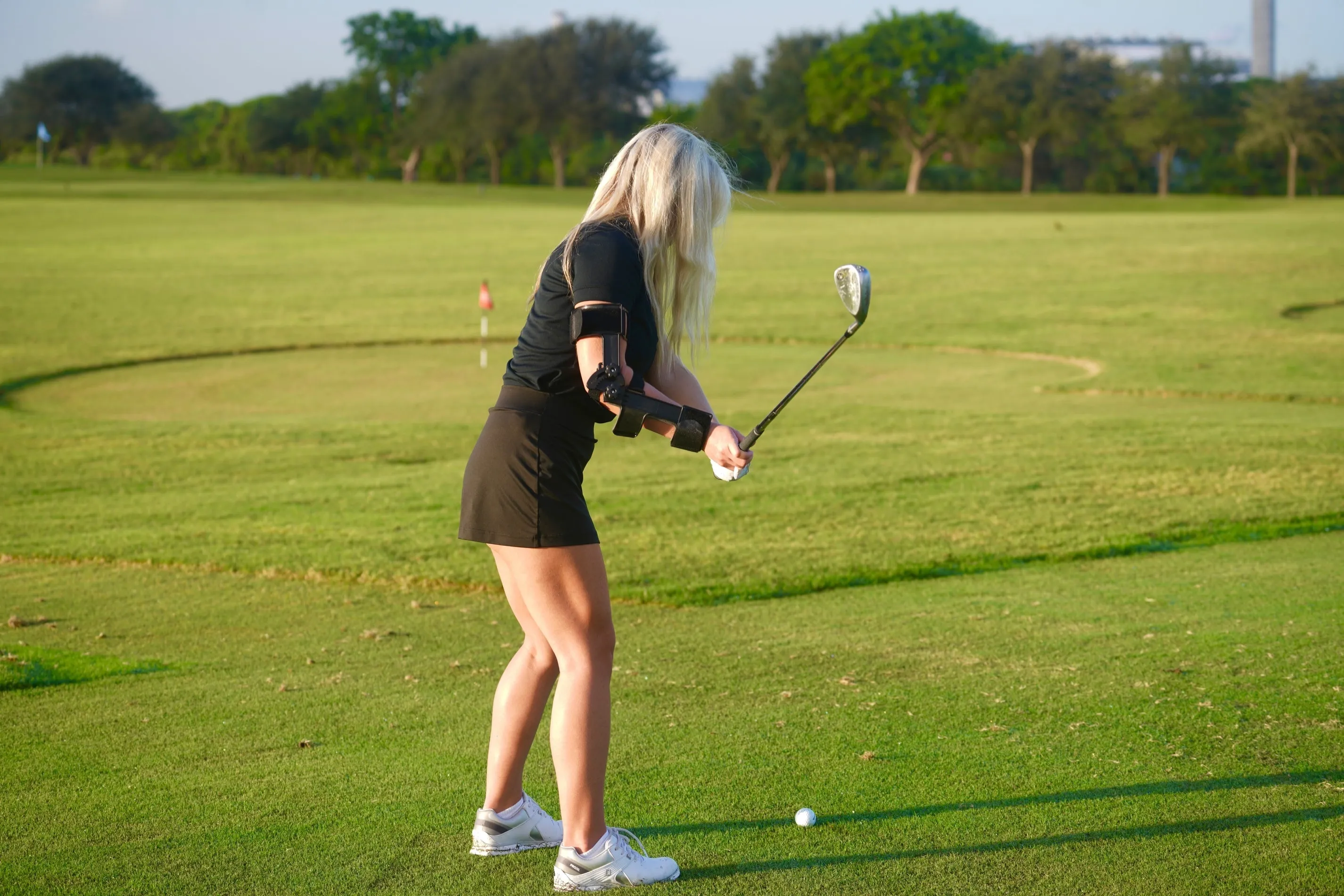 Right Angle 2 Golf Swing Elbow Brace. Full Swing & Short Game Golf Training Aid