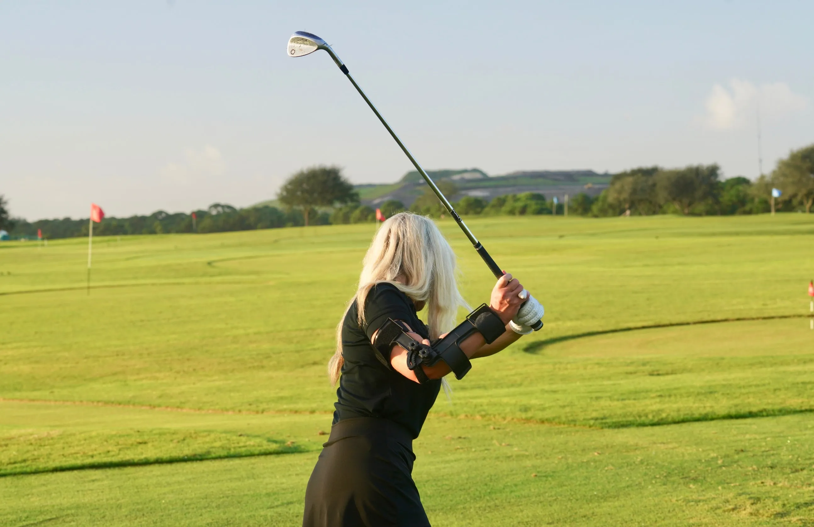 Right Angle 2 Golf Swing Elbow Brace. Full Swing & Short Game Golf Training Aid